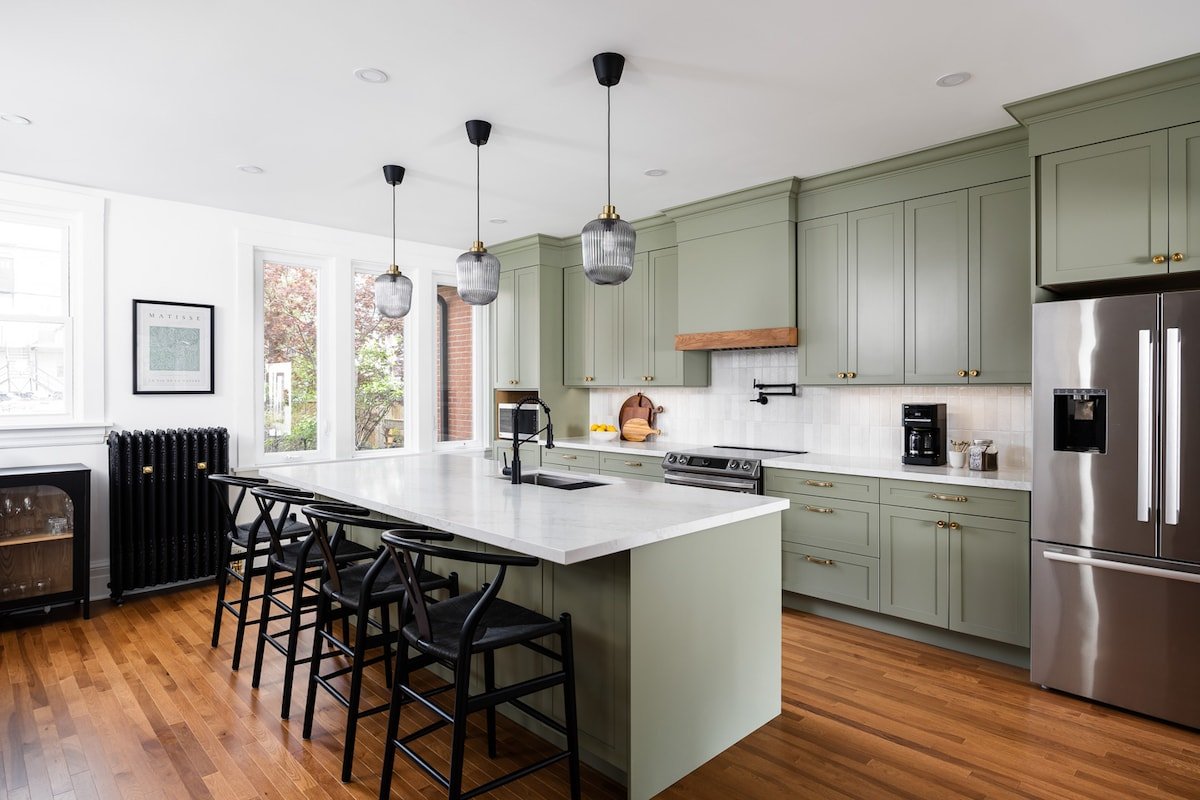 The Shannon House – 4Bed/2Bath + Free Parking! gallery image 2