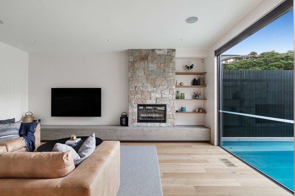 Elegant Sorrento Retreat with Pool and half Basket gallery image 4