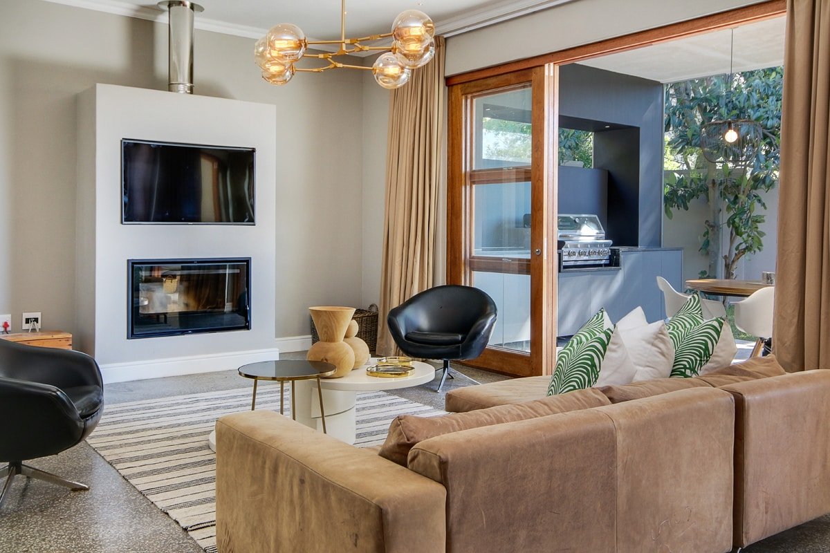 Stylish 2-Bedroom Cottage in Constantia gallery image 4