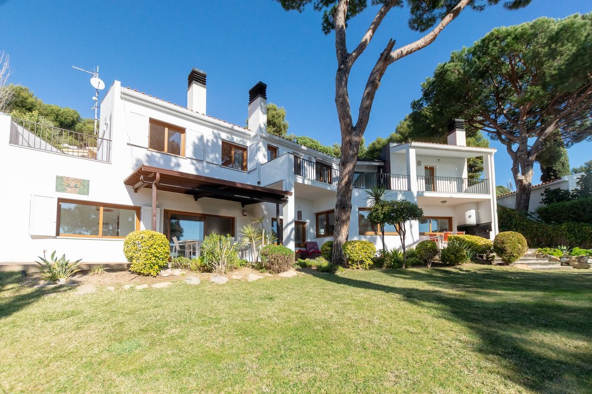 ★ CoastalVillas – Villa El Olivo ★ spacious garden gallery image 3