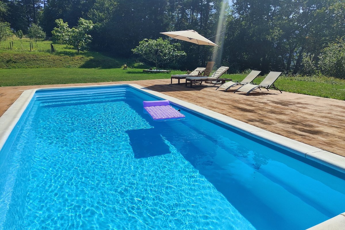 Chalet con piscina climatizada en naturaleza gallery image 5