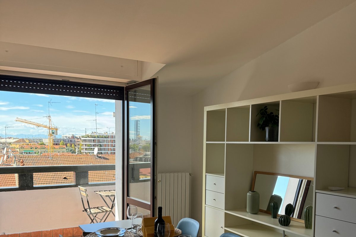 Milano Isola- Ampio Attico con terrazzo