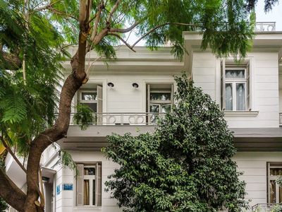 Architect’s Acropolis Townhouse Oasis