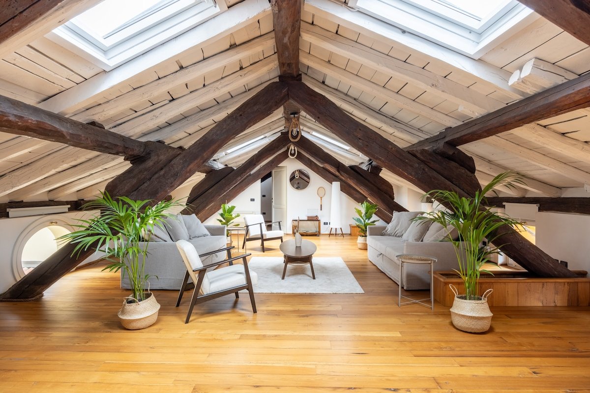 Dimora De’ Poeti | 250m² Attic with Jacuzzi gallery image 3