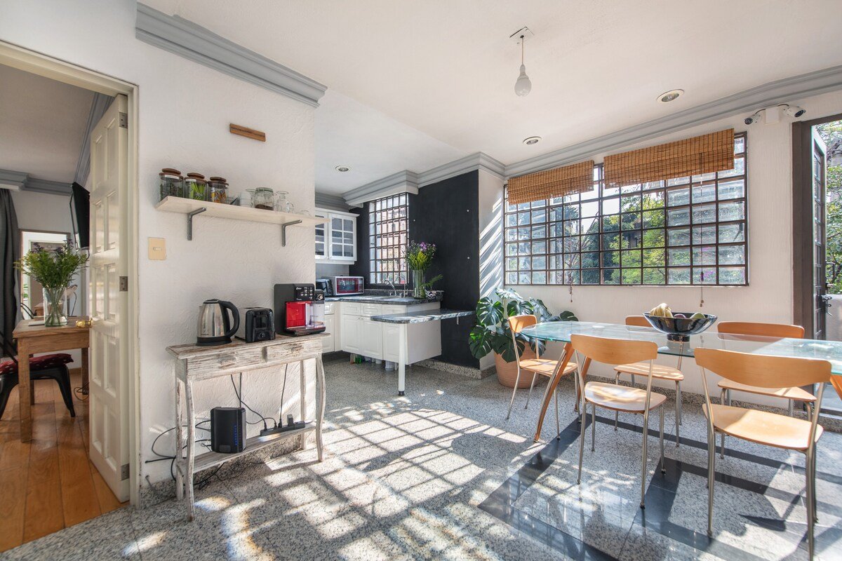 Art Deco Penthouse Gem in Condesa: 3-BR & More gallery image 4