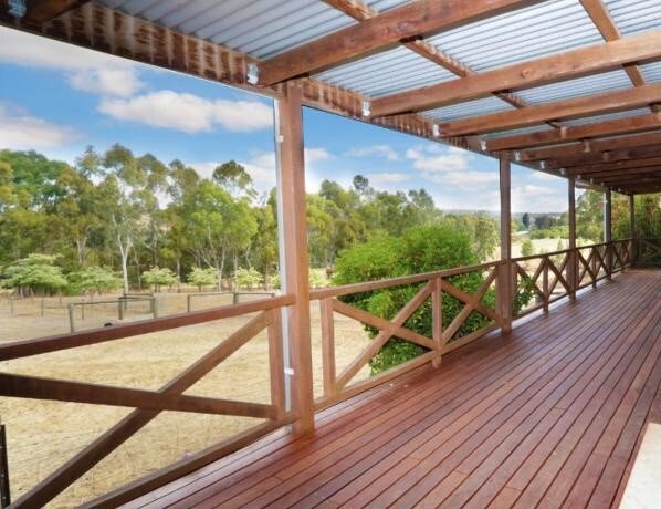 4 Bedroom Cosy Sunnyhurst Chalet gallery image 3