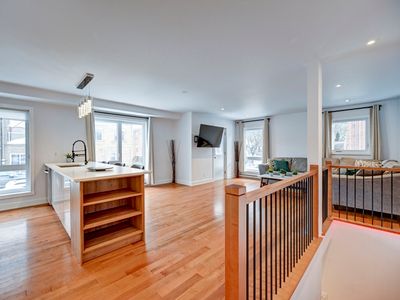 Stylish 3BR, 2BA Urban Stay