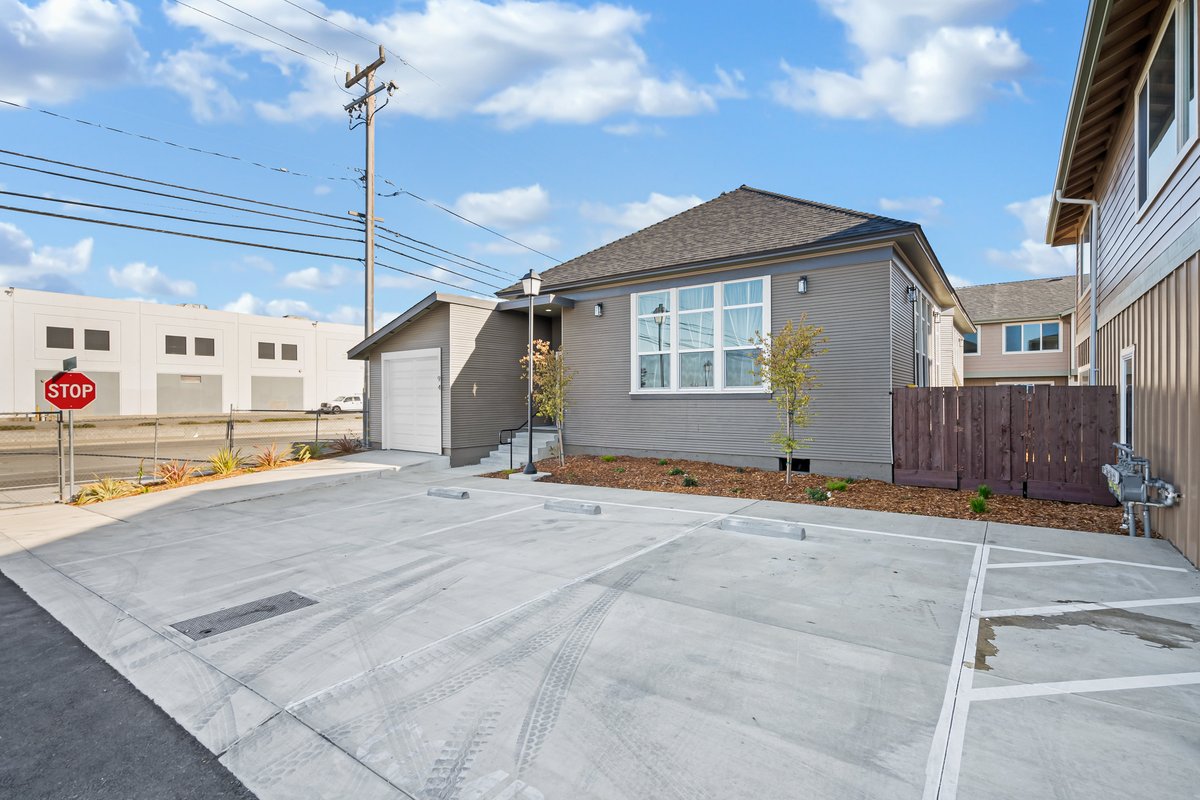 2 homes btwn SantaCruz & Monterey for group of 21!