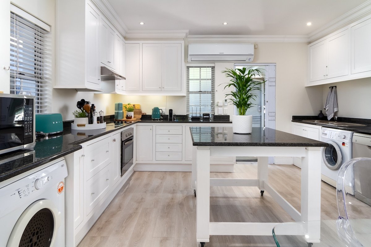 Stroll To Beach, 3 Bedroom Villa & Private Pool gallery image 5