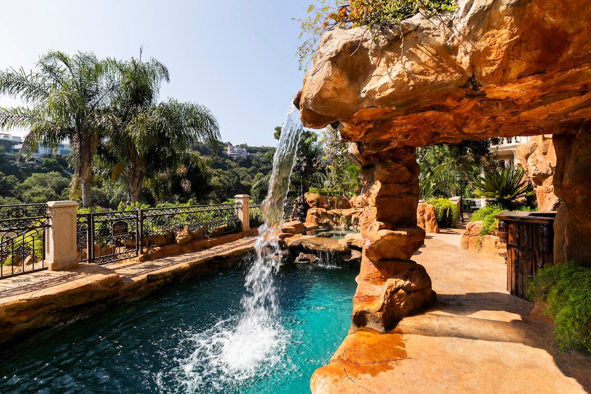 Luxurious Villa 6BD with Pool & View gallery image 4