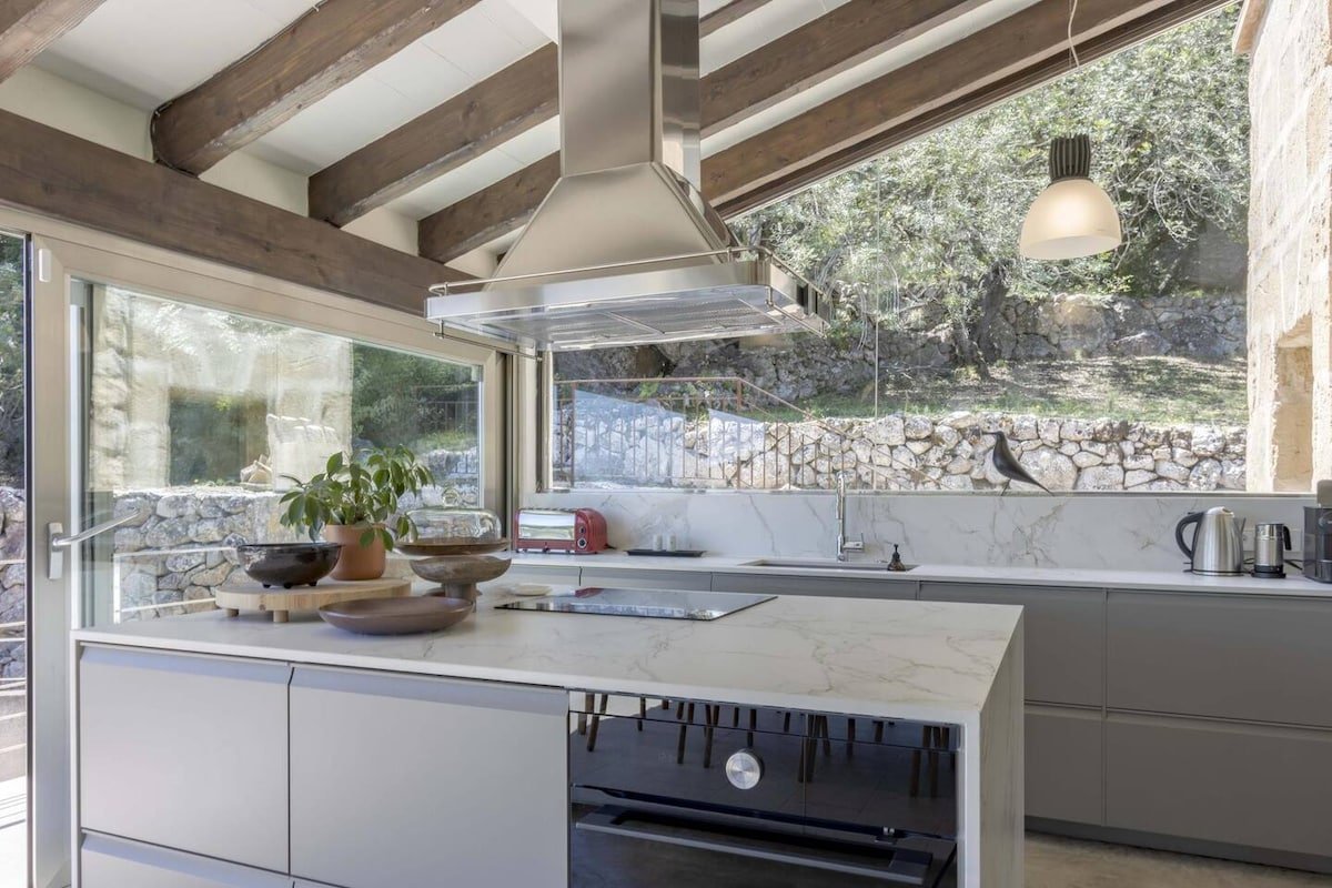 Luxury villa with heated pool and gym in Pollença gallery image 4