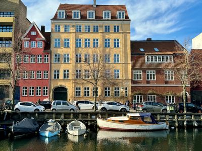 Luxury Designer Penthouse Overlooking the C@nal!