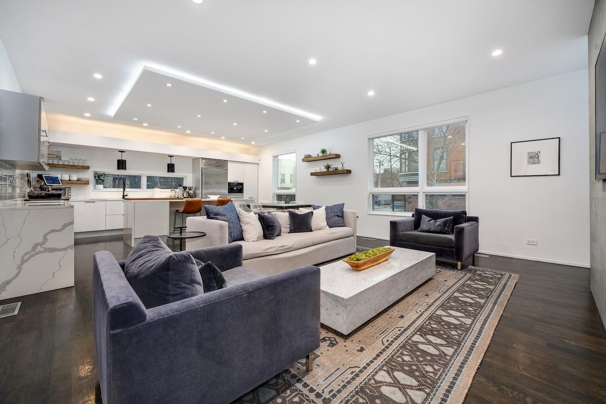 Luxe Home with Skyline Rooftop – Sleeps 10 gallery image 3