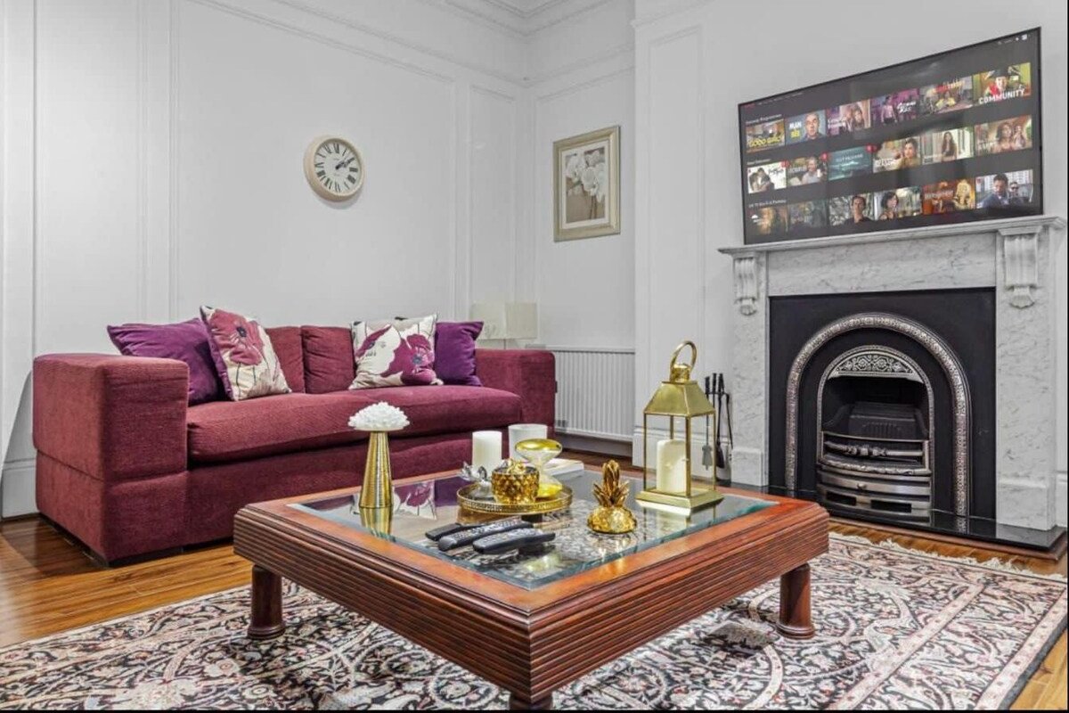 Stunning 3 Bedroom 3 bathroom Edgware Road gallery image 5