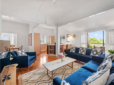 Charming 5BR Family Home w/Pool 10min from Airport