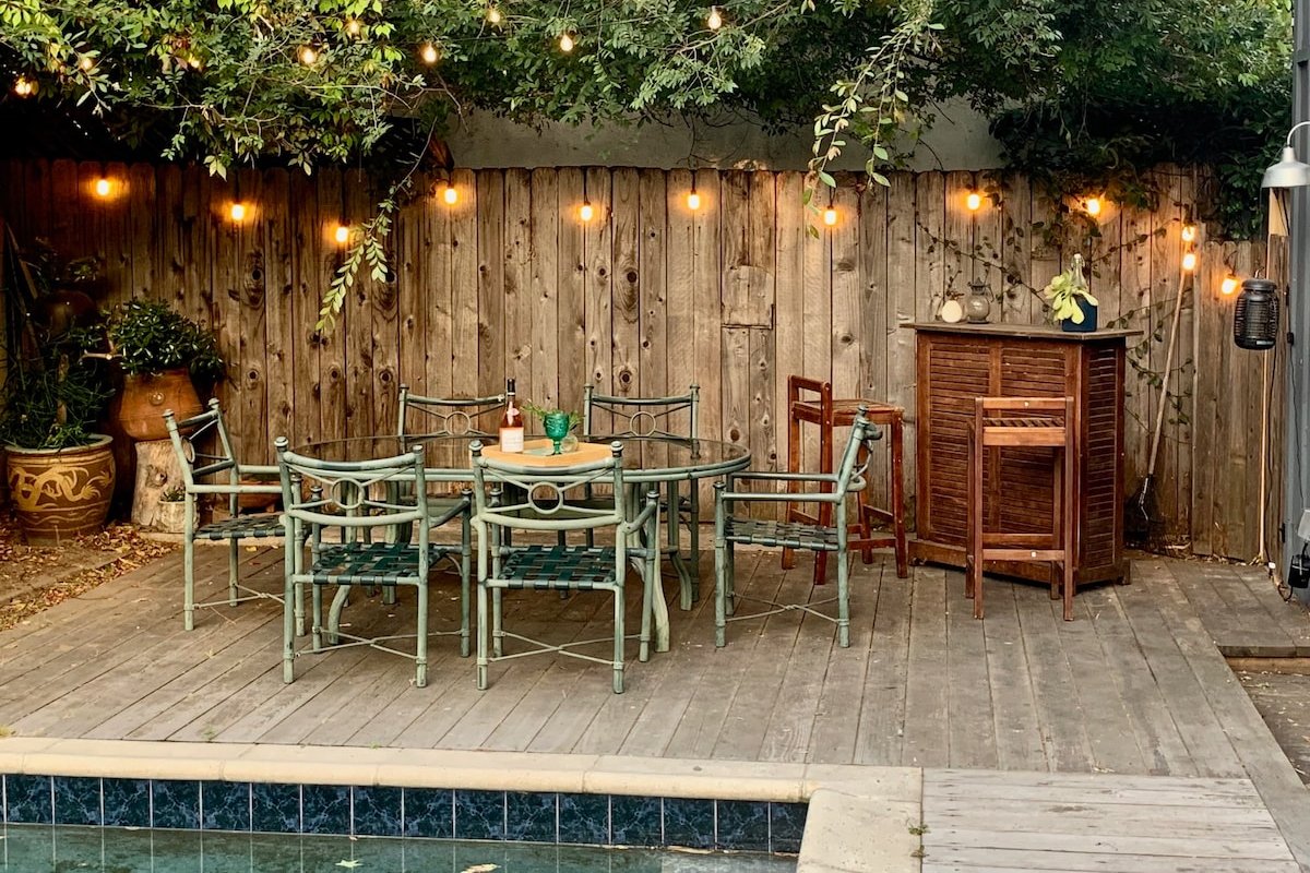 Charming LA Home with pool, hot tub, sauna gallery image 4