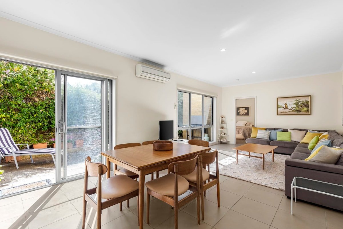 Retro Twist , Modern Town House gallery image 3