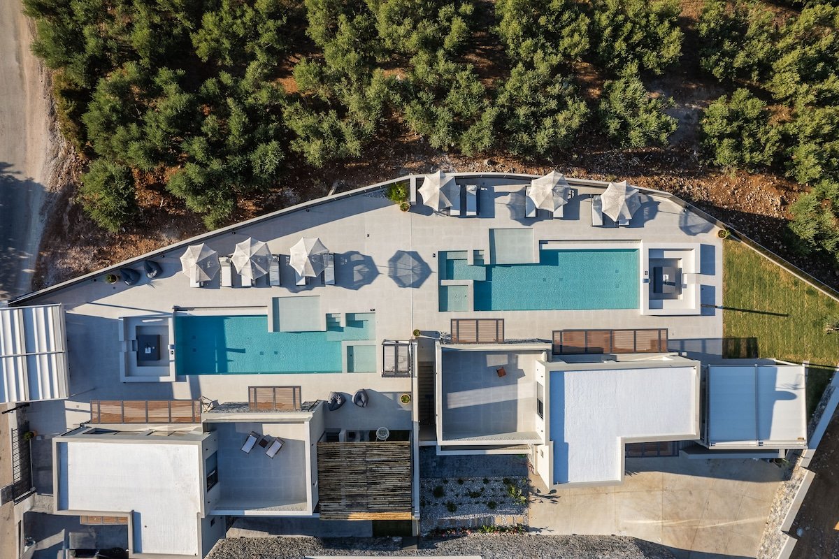 Luxury Estate with Sea View, Fire Pit & near beach gallery image 4