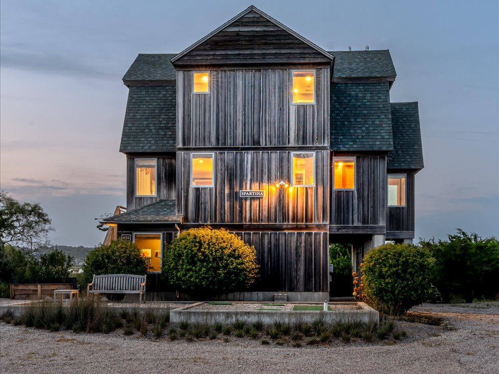 Modern Beach House in Westerly, RI gallery image 3