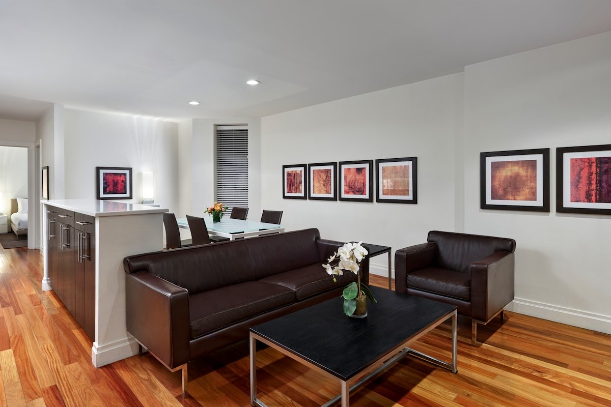 AKA Times Square-2Bedroom – Washer/Dryer, Kitchen gallery image 3