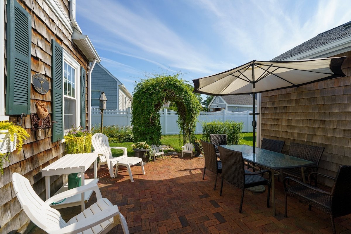 Colonel John’s Classic New England Cape gallery image 5