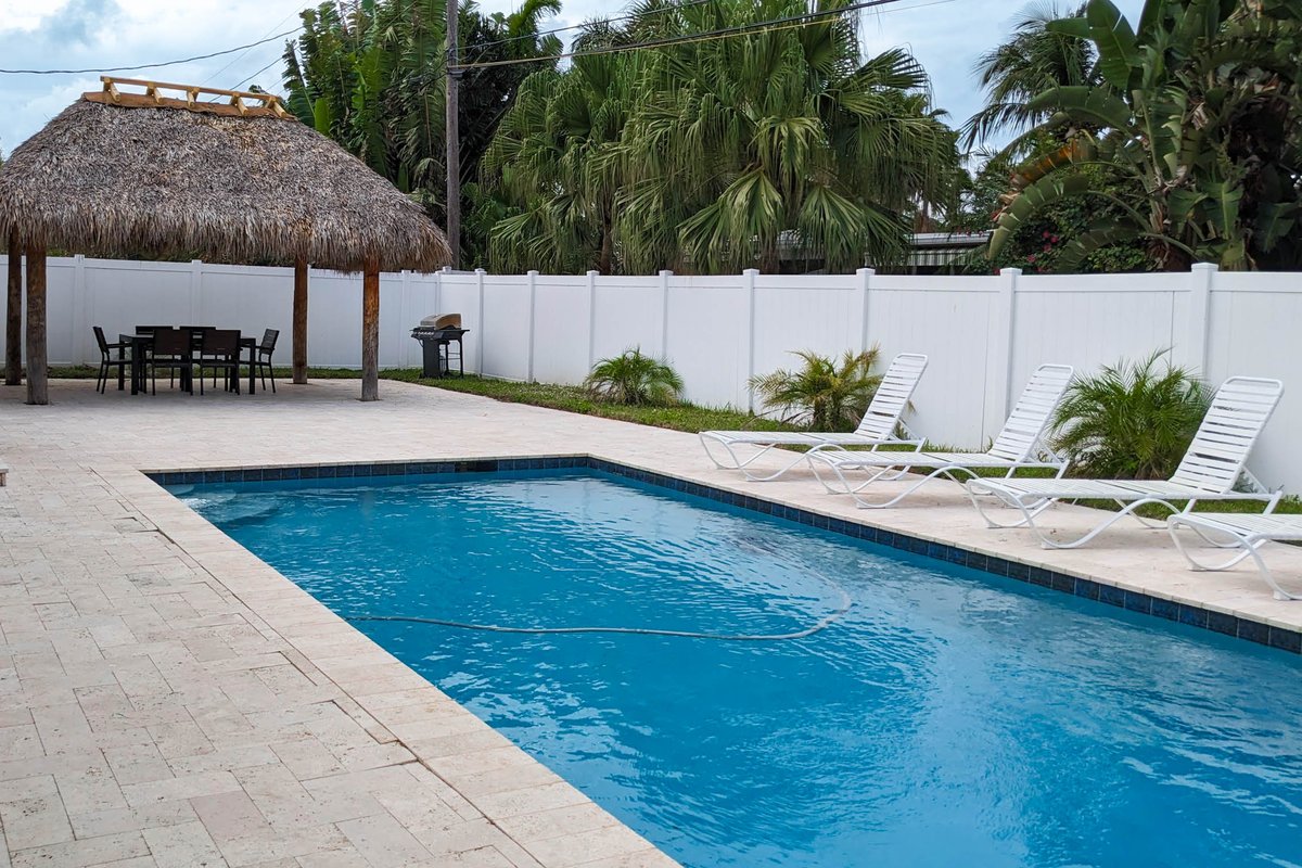 ~ Near Beach & Dining ~ East of US1 ! ~