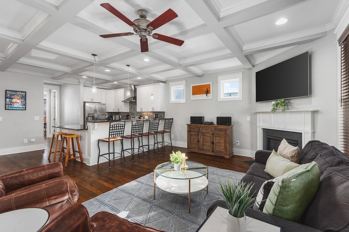 Walk to Broadway & Germantown Large House w/ Patio gallery image 3