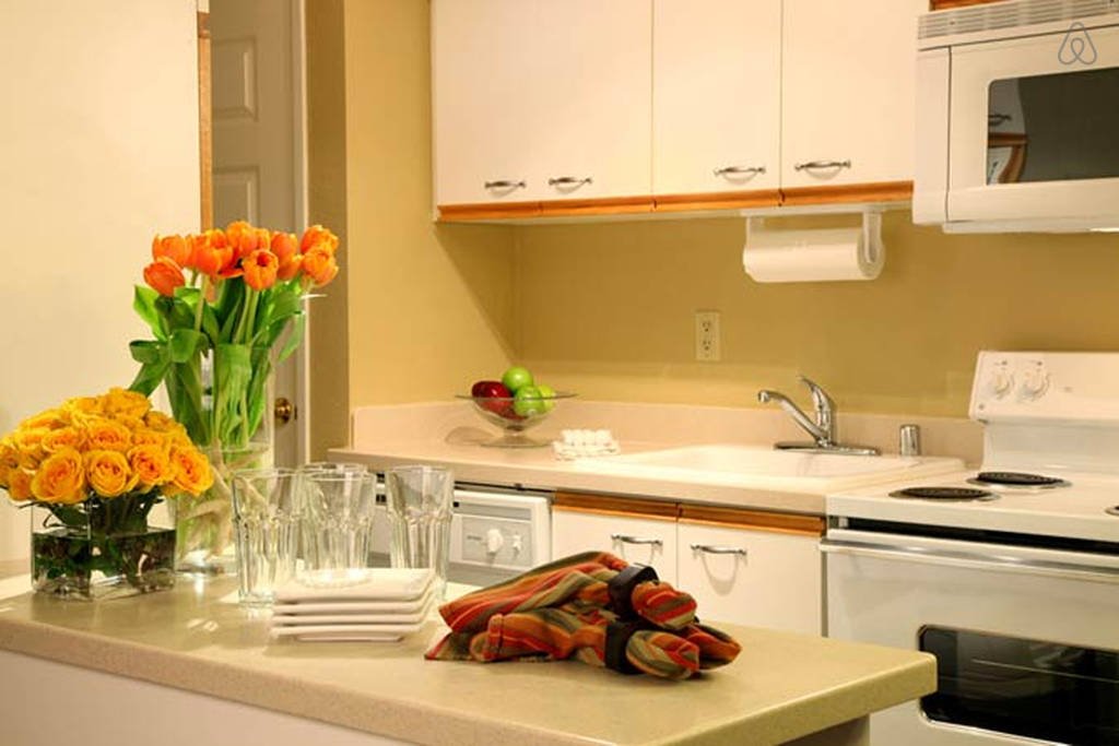 2 Bed, 2 Bath Suite in the Center of the LV Strip!