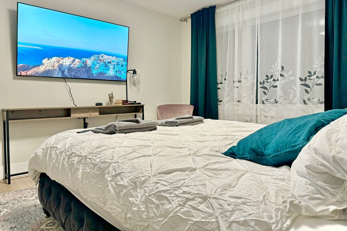 Soak, Play & Indulge: 4xTV Smart Home Retreat gallery image 4