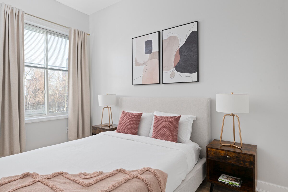 Sunny & Stylish Retreat | Easy NYC Access gallery image 2