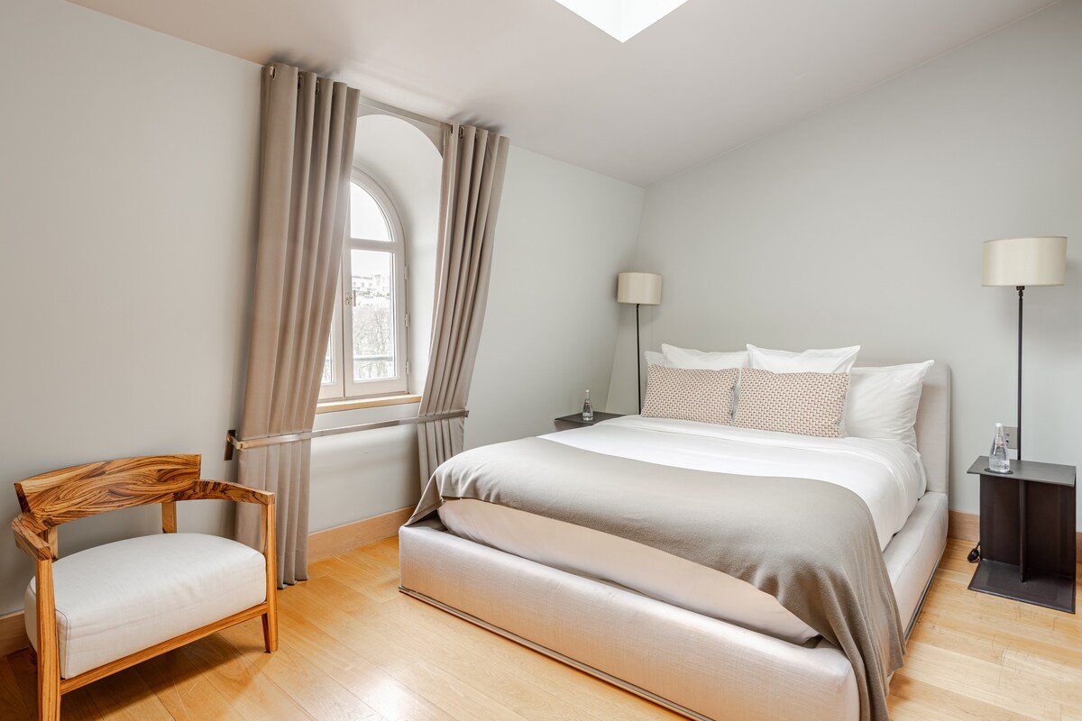 3 Bedroom Apartment Partial Eiffel Tower View gallery image 2