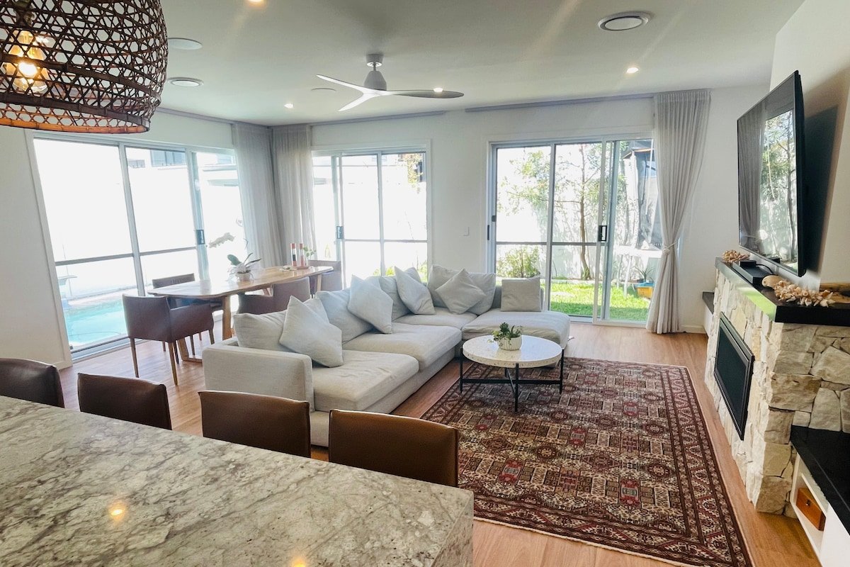 The Casuarina Beach Escape, New Luxury Beach House gallery image 5