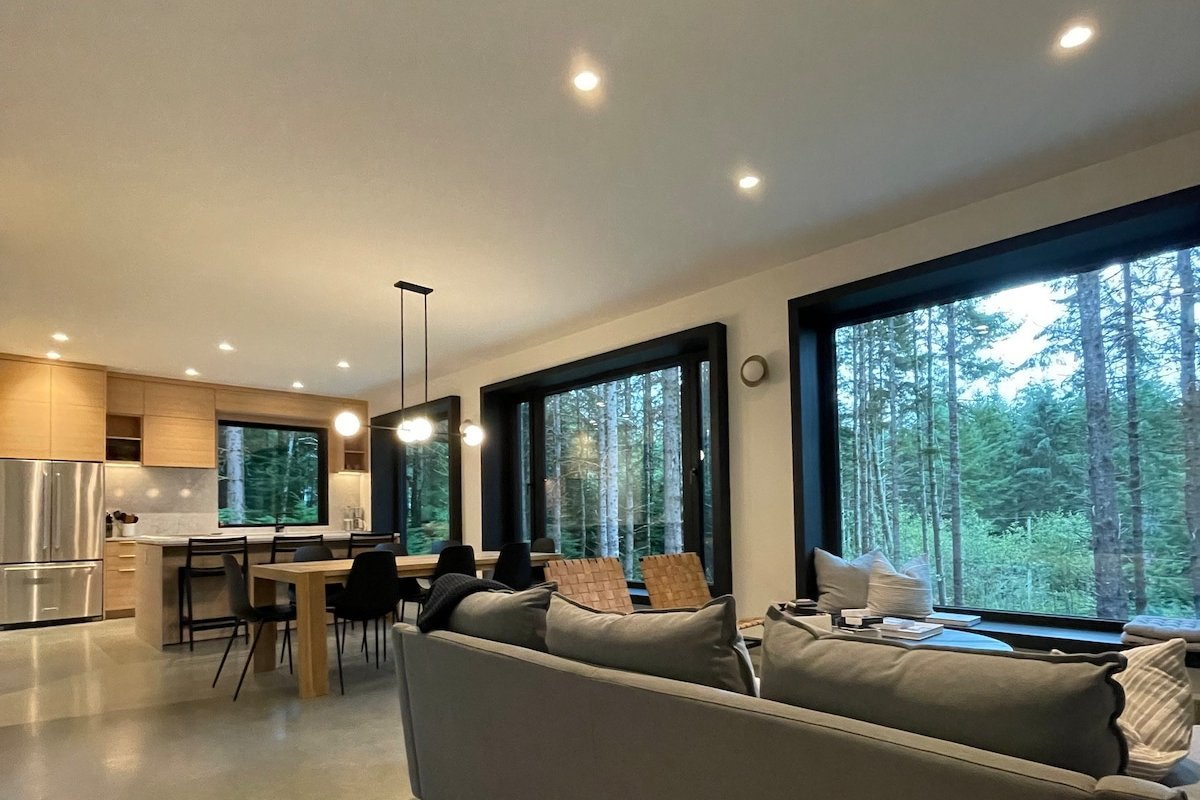 Shelter Jordan River | Modern 3bd Forest View Home gallery image 5