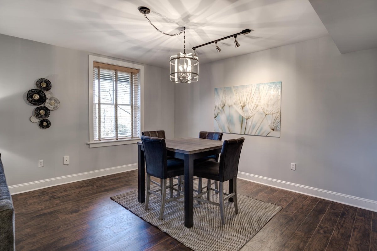 Historic Biltmore Area Renovated Condo gallery image 4