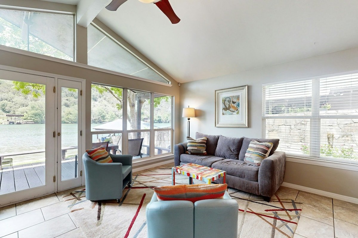 Chic 2BR Lakefront | Dock | Deck | W/D gallery image 5