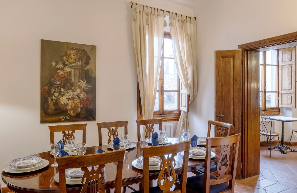 St.James. Elegant & Roomy 2′ train station w/ lift gallery image 3