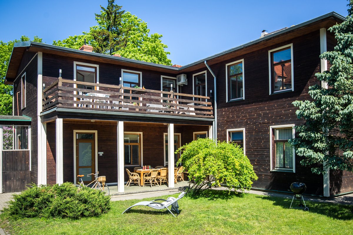 House with a terrace, hot tub, parking & backyard