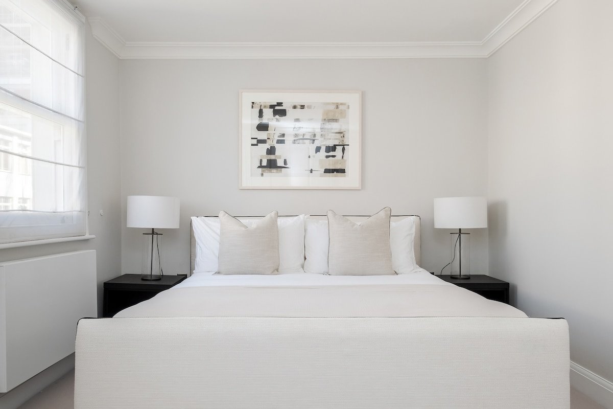 Stunning Central London Townhouse by Oxford Street gallery image 3