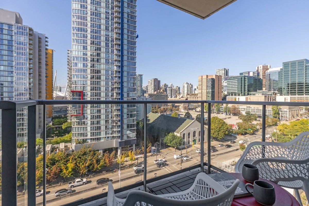 Steps to BC Place l Pool/Hot Tub gallery image 4