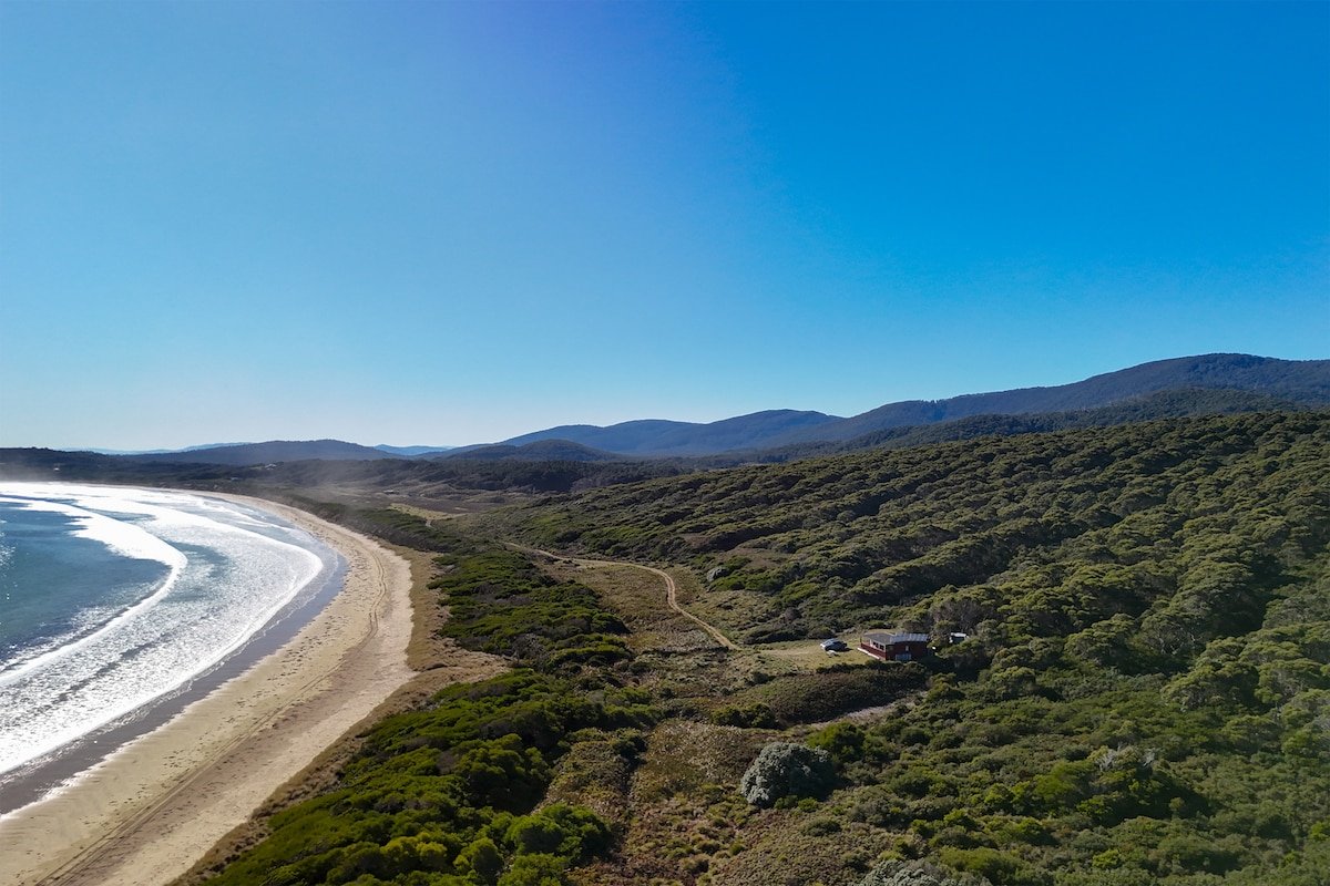 Cloudy Bay Cabin – Surfers off-grid delight! gallery image 2