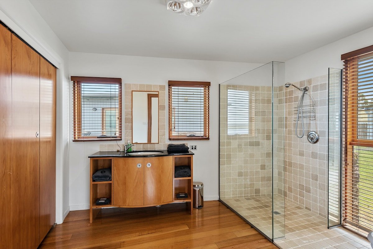 WHEELHOUSE APARTMENT 2 gallery image 4