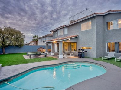 HUGE Big Family 6 bed Pool Home10min Vegas Strp!