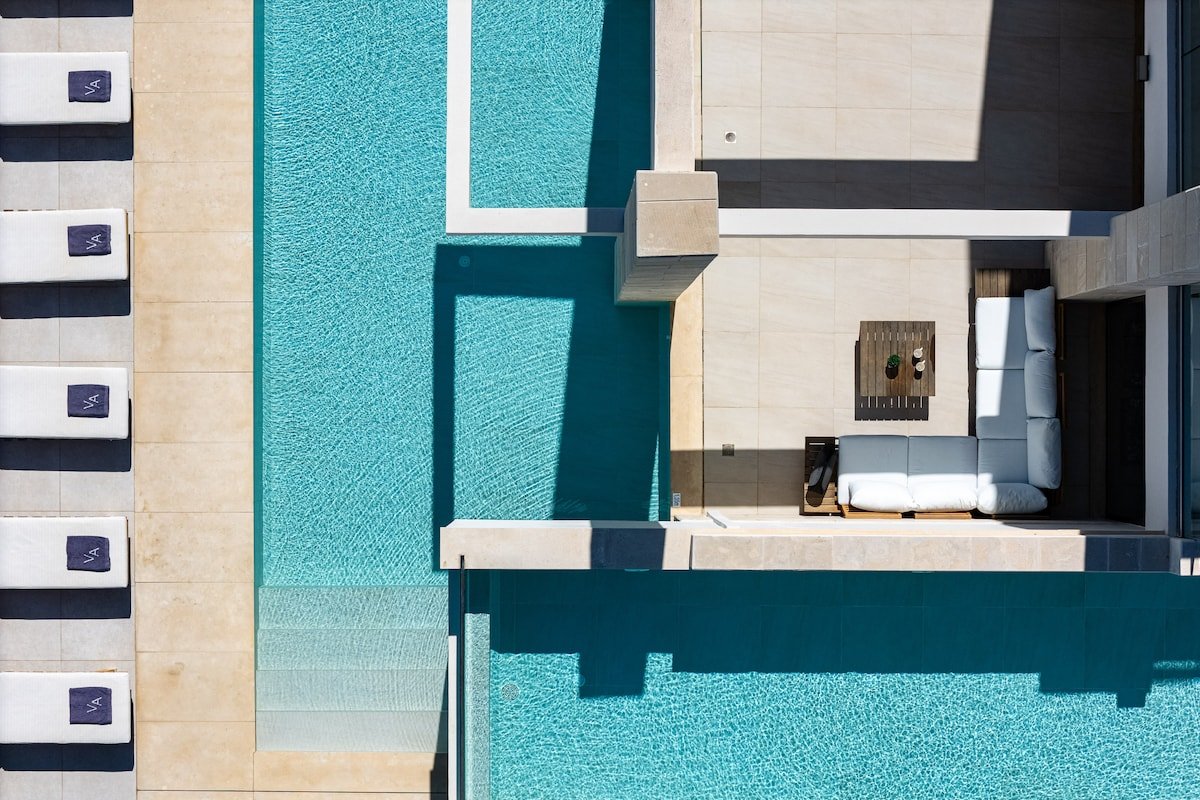 Two private pools, walking distance to the beach! gallery image 5