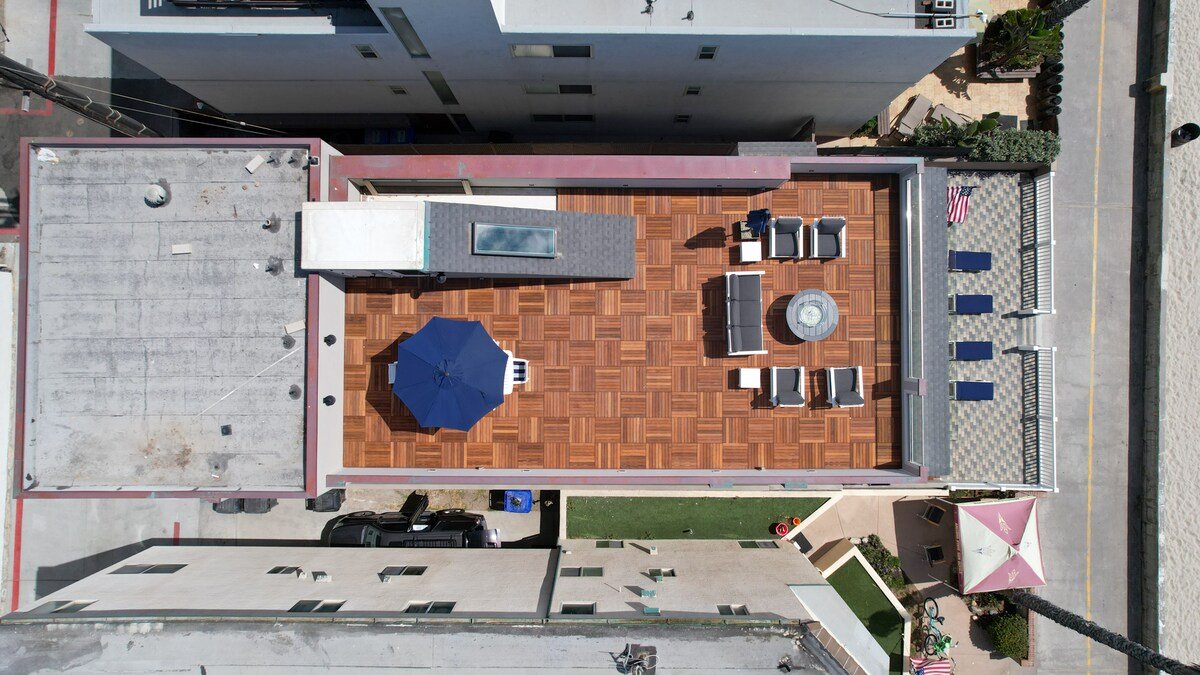 Oceanfront Home w/ Private Roof Deck & Fire Pit gallery image 4