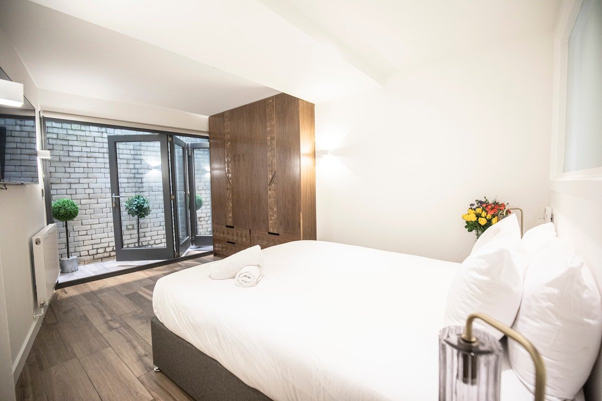 Deansgate Townhouse by City SuperHost gallery image 4