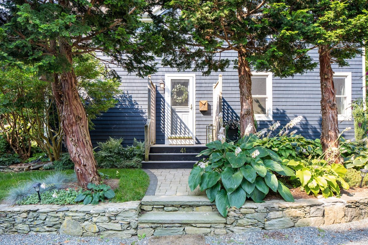 Coastal Hideaway- hot tub close to Newport+beaches gallery image 3