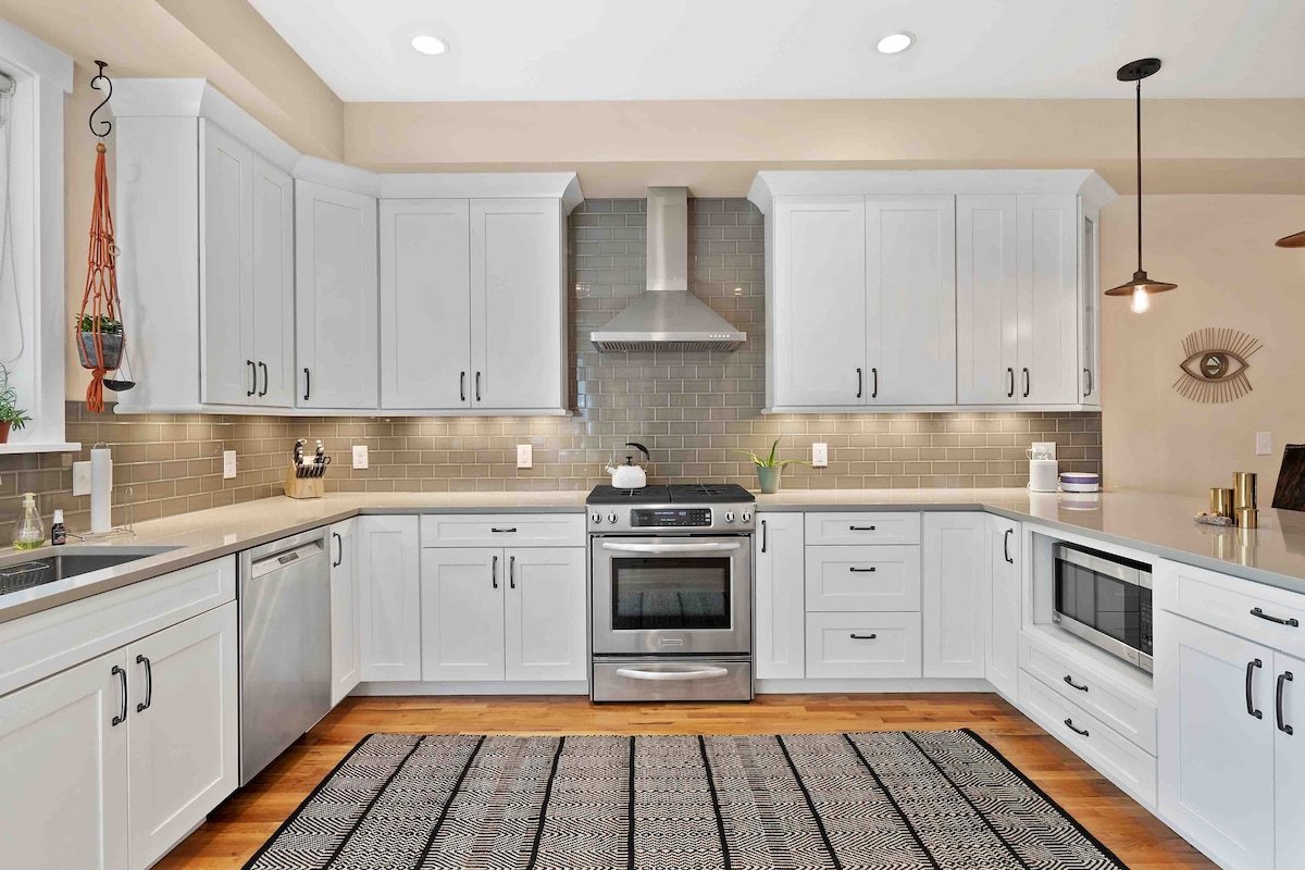 Peloton + Peaceful Backyard, Walk to Highlands Sq gallery image 4