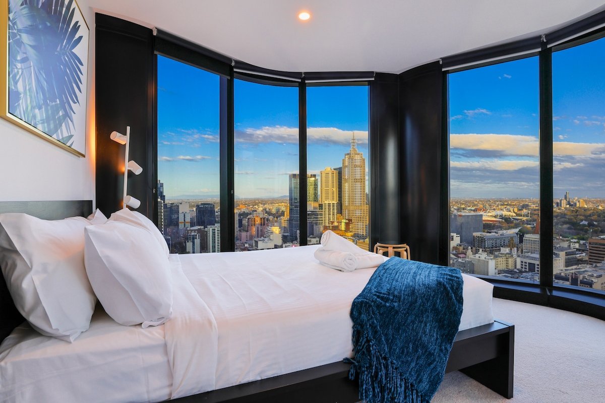 Best CBD 3 Queen beds 1sofa bed gallery image 3