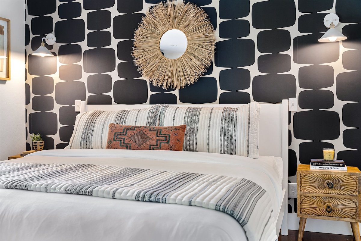 *Waterfront* Lake Austin Home ~Boat Slip~ Hot Tub gallery image 5