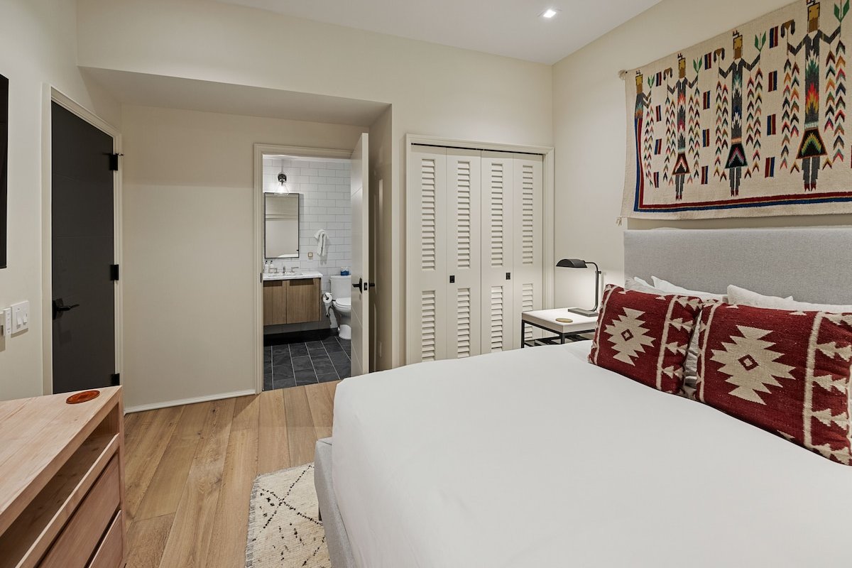 Ski Escape | Hot Tub, Views & Fireplace gallery image 4